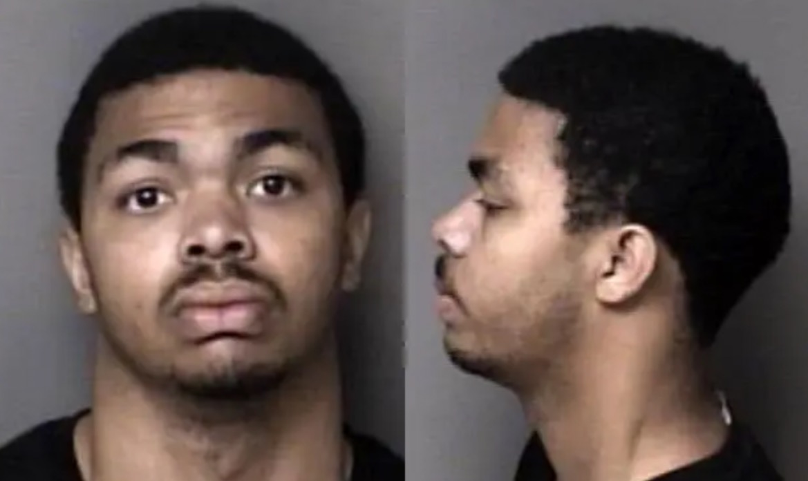 The FBI says agents in Charlotte stopped a planned New Year’s Eve attack
 in North Carolina   
https...