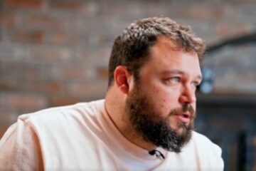 Ben Bankas performing stand-up on stage