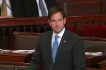 Marco Rubio speaking on the Senate floor in 2015