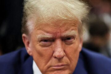 Court gavel and dollar bills representing tariff refunds