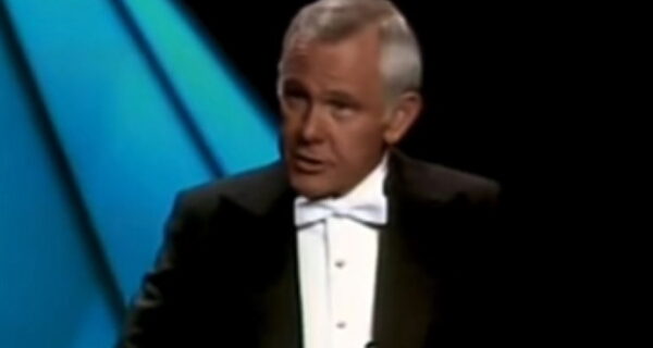 Johnny Carson opening the 1981 Oscars after Reagan was shot