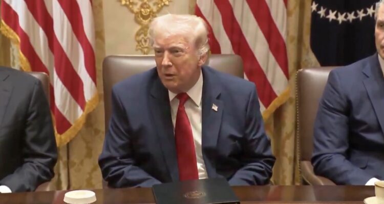 Map-style graphic showing population shifts from blue to red states