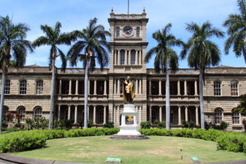 Hawaii Supreme Court building and U.S. Supreme Court reference for court ruling story