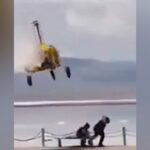 Sightseeing gyroplane crash-lands near tourists at Chaka Salt Lake in China