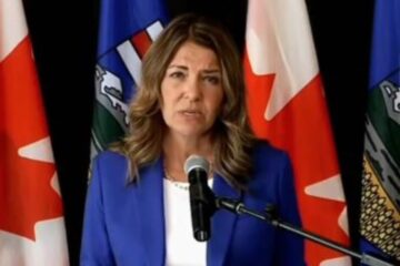 Alberta Premier Danielle Smith warns that cutting off oil exports to the United States would devastate Canada’s economy