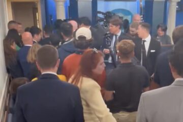 Chinese photographers clash with Secret Service during Xi Jinping’s White House visit