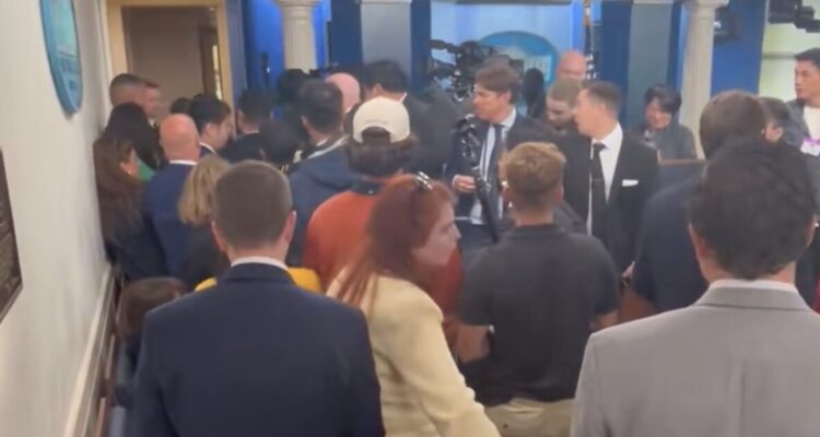 Chinese photographers clash with Secret Service during Xi Jinping’s White House visit