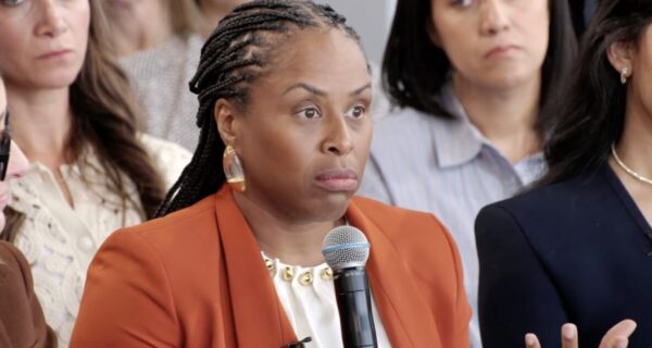 Audience during an Oprah Winfrey podcast discussion of the Lindsay Clancy case